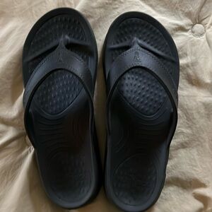 Nuu Sol flip flops